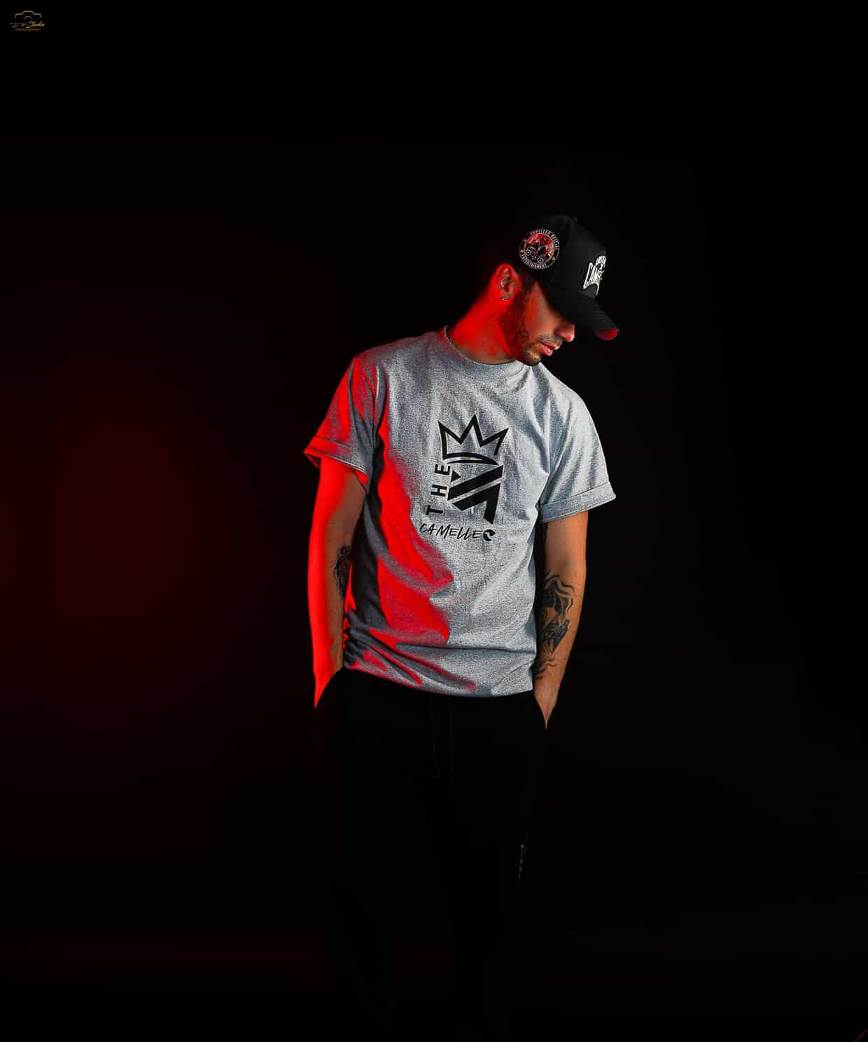 CAMELLEO X LOS DE LA M COLLAB TEE (GREY)